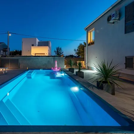 Mery House Апартаменти Задар