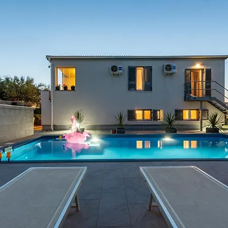 Апартаменти Mery House *