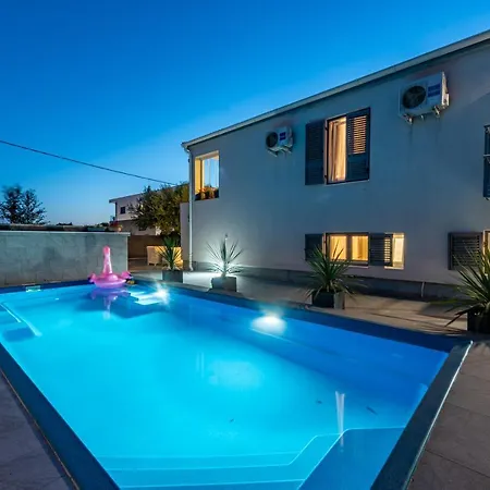 Mery House Апартаменти Задар