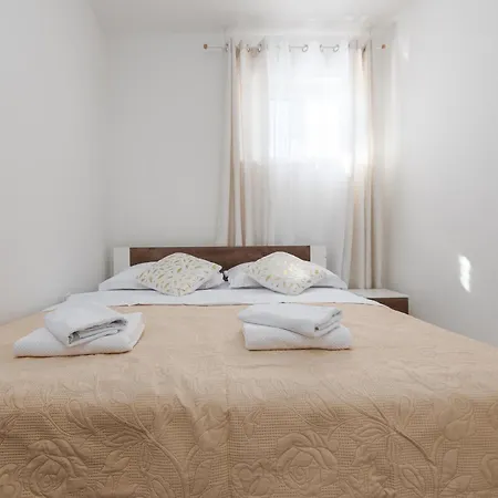 Апартаменти Mery House Задар