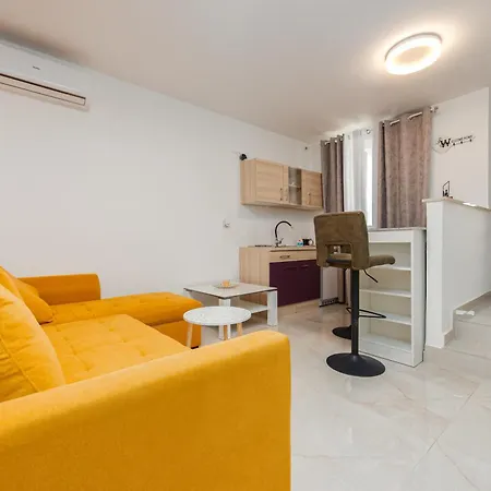 Апартаменти Mery House *