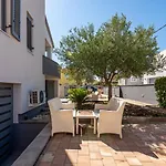 Mery House Apartman *