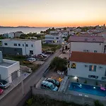Apartman Mery House *