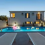 Apartman Mery House *