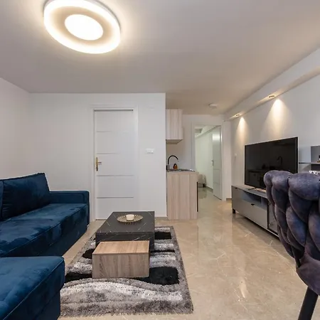 아파트 Mery House